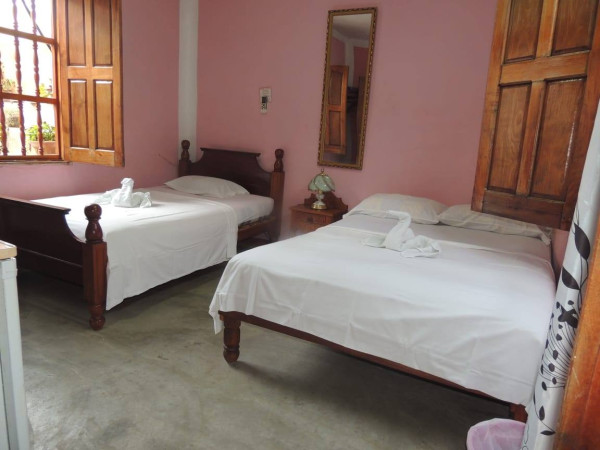 Hostal el Rey.  Segunda Habitación Triple.