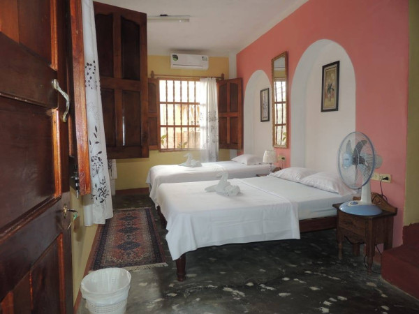 Hostal el Rey.  Primera Habitación Triple.